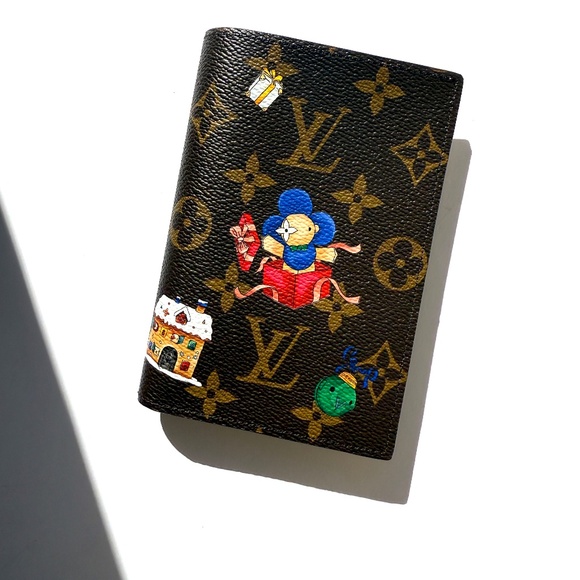 LOUIS VUITTON Passport Cover Monogram Vivienne 2025 Print New in Box - Picture 11 of 11